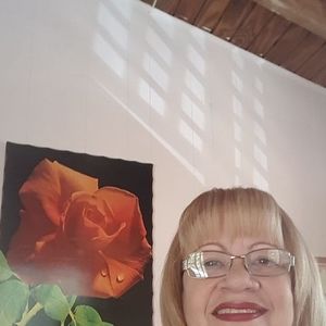 Meet your Posher, Mirna gonzalez